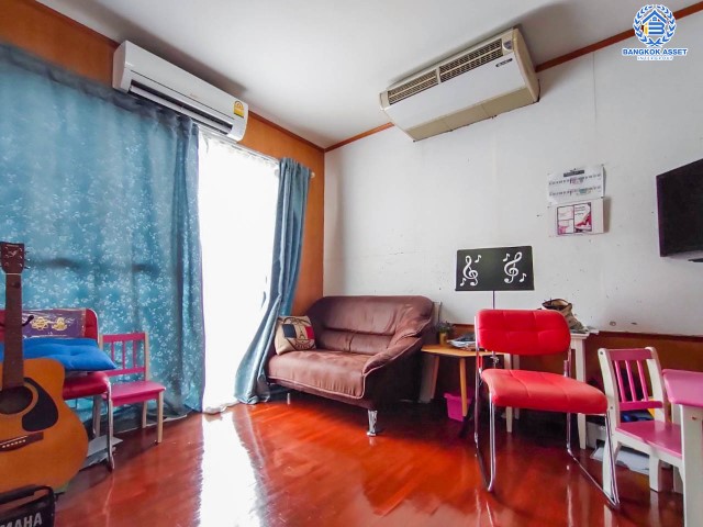 ทาวน์เฮ้าส์มือสองย่านนนทบุรี ม.ศุภาลัยวิลล์ รัตนาธิเบศร์ หลังมุม! บนเนื้อที่ 31.1 ตร.ว. ฟังก์ชัน 4 ห้องนอน 3 ห้องน้ำ 2 ที่จอดรถ บ้านสวยทำเลดั่งทอง แถมฟรี! 4 เครื่องปรับอากาศ 1 เครื่องทำน้ำอุ่น ใกล้รถไฟฟ้าสายสีม่วง "สถานีศูนย์ราชการนนทบุรี" และทางด่วน "งามวงศ์วาน" จองเลยตอนนี้